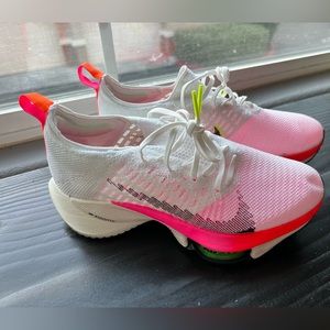 NIKE AIR ZOOM TEMPTO NEXT% - Men’s 6/Women’s 7.5